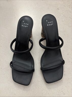 BLACK HERL SANDALS